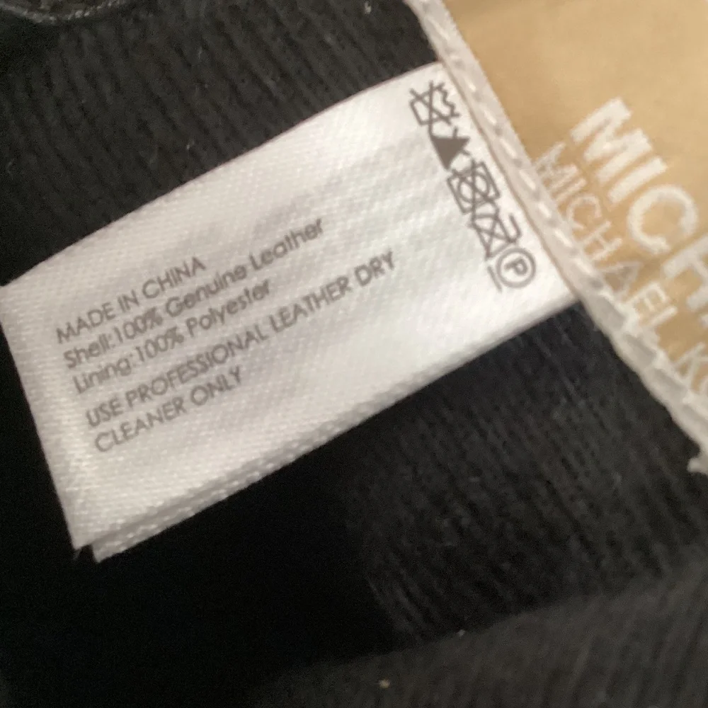 Michael Kors Quilted Leather Tech Gloves Fleece Lined Black Gold MK Logo - Picture 7 of 10